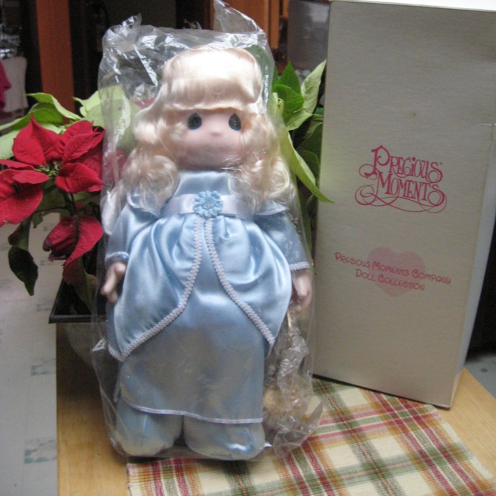NEW  1998 PRECIOUS MOMENTS DOLL COLLECTIBLE